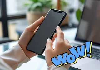 두통과 생리통 약 복용 전 성분과 부작용을 확인하는 사람의 모습