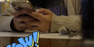 속쓰림과 위산 역류를 완화하는 제산제 개비스콘의 작용 원리를 설명하는 일러스트
